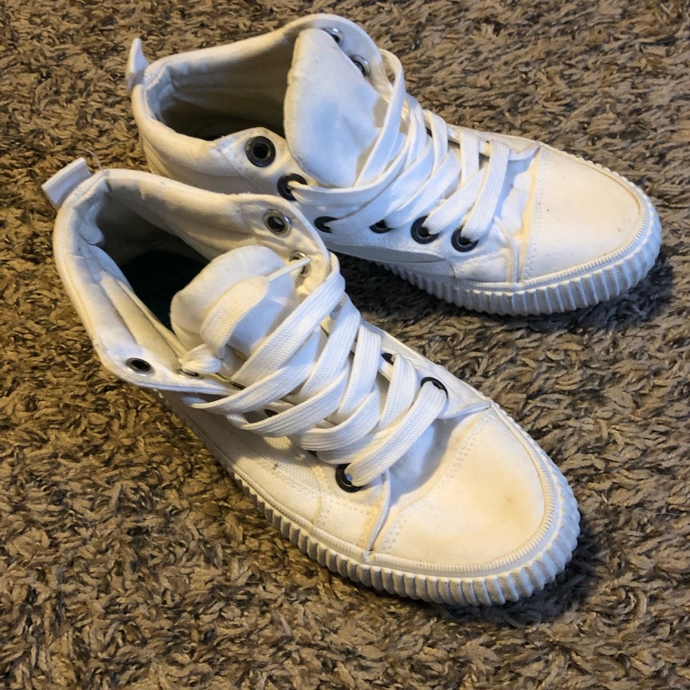 Canvas tennis shoes